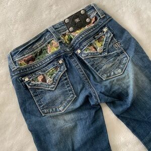 𝅺MISS Me Camo Sequin Cuffed Capri Jeans
